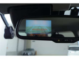 バックカメラが付いているので後方確認が非常にしやすいです。今や運転初心者も熟練者も必須装備!ついていて損はないですね♪