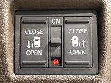 【両側パワースライドドア】スマートキーや運転席のスイッチで後席両側スライドドアの開閉が可能♪電動だから力を入れてドアを開ける必要が無く、小さなお子様でも簡単に開け閉めでき快適です♪