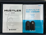 スマートキーは鍵をバッグに入れたままでもドアロックの開閉やエンジンのON・OFFができます。夜間や雨の日も鍵を探さなくて良いので便利です。