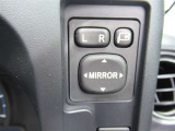 駐車時や狭い道でのすれ違い時に気を使うミラー。電動格納式ドアミラーはそんな時に便利です。