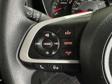 ステアリングスイッチ付き。前方から目を離すことなく操作することが可能です。