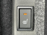 【シートヒーター】寒い日はもちろん、夏の冷房中にも効果を発揮します。長時間座っていると負担のかかりやすい背中や腰、寒い日に冷えやすい脚部に快適なぬくもりを伝えます。