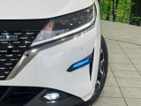 【LEDヘッドライト】悪天候や夜間走行時も良好な視界を確保し安心して運転できる高輝度LEDヘッドライトを装備!点灯速度が早く、消費電力も抑えられています。