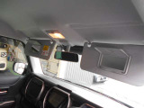 運転席&助手席バニティミラー付きです☆