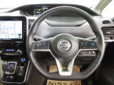 運転が楽しくなる明るく開放的な運転席まわりです。