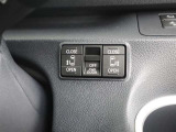 両側電動スライドドアのスイッチ付です。車内からもスイッチひとつで楽にドアの開閉が可能です。電動なので開閉時に力を使う必要がなく、半ドアになることもありません!