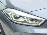 ●LEDヘッドライト:夜間走行時も良好な視界を確保し安心して運転できる高輝度LEDヘッドライトを装備!点灯速度が早く、消費電力も抑えられています。