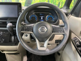 インテリアに合わせたデザインのステアリングは、運転される方のことも考え、運転しやすい形状、大きさです。是非一度、実際に触ってお確かめください。