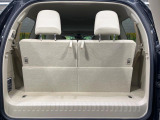 普段のお買い物や通勤、送迎等に十分な荷室スペースを確保しております。セカンドシートを倒すと、大きな荷物の積載も可能です♪