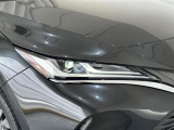 LEDヘッドライトです。デザイン性がよくとても明るいので、夜間の走行や悪天候でも安心です。しかも長寿命!