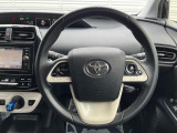 【純正革巻きステアリング】上質な革を使用することで、手にしっかり馴染みとても運転しやすいハンドルです♪