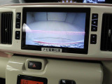 安心のバックモニター ガイドがあって 夜間でもよく見えます。