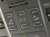 【両側パワースライドドア】スマートキーや運転席のスイッチで後席両側スライドドアの開閉が可能♪電動だから力を入れてドアを開ける必要が無く、小さなお子様でも簡単に開け閉めでき快適です♪