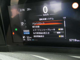 エマージェンシーブレーキ付きです!カメラで車両や歩行者を認識し衝突を回避、又は被害を軽減してくれます。さらに、車線逸脱警報と逸脱支援が意図せずに走行車線から逸脱しそうな場合に役立ってくれます!