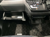 収納スペースもたくさん有ります☆車検証や小物類などすっきり収納♪