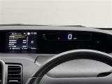 【メーターまわり】ドライバーから見やすい位置にあって安全運転に寄与します。マルチインフォメーションディスプレイでは、クルマに関する情報の確認はもちろん、各種安全機能・装備のON/OFFも設定可能。