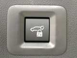 【パワーバックドア】スマートキーや運転席のボタンを押すだけでリアゲートが自動で開閉します!荷物を持っている時や、高い位置にあるバックドアを閉める際に便利な機能です♪