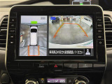 【アラウンドビューモニター】自車周辺をぐるりと俯瞰できるカメラで危険を察知。上空からの映像で自動車や障害物の位置が詳細に確認できるので、狭い駐車場でも安心して駐車できますね。