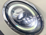 ●LEDヘッドライト:夜間走行時も良好な視界を確保し安心して運転できる高輝度LEDヘッドライトを装備!点灯速度が早く、消費電力も抑えられています。