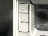 【リモート機能つきアドバンストパーク】専用スマートフォンアプリの使用で、車外から遠隔駐車・出庫が可能な先進機能。広い場所で乗り降りしたい時に便利です♪