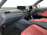 前方の見通しが良いすっきりした視界、誰でも扱いやすく運転できます。疲れにくく安心ドライブを更に快適なものにします!