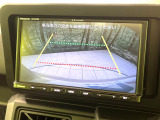【バックカメラ】駐車時に後方がリアルタイム映像で確認できます。大型商業施設や立体駐車場での駐車時や、夜間のバック時に大活躍!運転スキルに関わらず、今や必須となった装備のひとつです!
