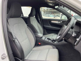 VOLVOのシートは人間工学に基づいた設計となっており長時間の運転でも疲れにくいと定評があります。