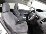ゆったり室内で運転もしやすいです♪使い勝手の良い配置も考えられています!!
