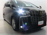 高輝度で点灯速度が速く、しかも消費電力の少ないLEDヘッドライトが装備されています!LEDの明るい光が走行中の視界の確保をサポートして、夜のドライブがより楽しく安全に運転できます♪