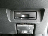 純正ETC2.0付 料金所もスムーズに通れ、割引料金の適用もあります。ビルトインできれいに収まっており、見た目もスマートです。