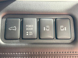 【パワーバックドア】スマートキーや運転席のボタンを押すだけでリアゲートが自動で開閉します!荷物を持っている時や、高い位置にあるバックドアを閉める際に便利な機能です♪