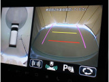 前後左右4つのカメラを合成して上から見ているような感覚で駐車を行っていただけます♪ 切り替えスイッチであらゆるカメラモードに切り替えが可能です!