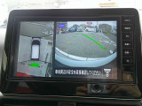 【アラウンドビューモニター】空から見下ろした映像がナビ画面にて確認可能です。駐車もラクラクですよ♪