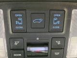 【パワーバックドア】スマートキーや運転席のボタンを押すだけでリアゲートが自動で開閉します!荷物を持っている時や、高い位置にあるバックドアを閉める際に便利な機能です♪