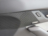BOSEサウンドシステムを搭載しておりますので運転中も心地の良いサウンドをお楽しみいただけます♪車内のの反響音を搭乗員の耳元に集め、まるでライブ会場にいるような「センターポイント」機能が秀逸です♪