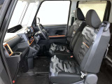 高いホールド性で運転姿勢が安定します。長距離ドライブでも疲れにくいのが魅力です。快適なドライビングライフをお送りください♪