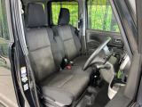 運転席シート廻りは使用感も少なく、良好な状態となっています。丁寧に使われていたことがよくわかりますね。