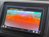 【バックカメラ】駐車時に後方がリアルタイム映像で確認できます。大型商業施設や立体駐車場での駐車時や、夜間のバック時に大活躍!運転スキルに関わらず、今や必須となった装備のひとつです!