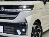 【LEDヘッドライト】悪天候や夜間走行時も良好な視界を確保し安心して運転できる高輝度LEDヘッドライトを装備!点灯速度が早く、消費電力も抑えられています。