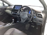前方の見通しが良いすっきりした視界、誰でも扱いやすく運転できます。疲れにくく安心ドライブを更に快適なものにします!