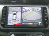 【アラウンドビューモニター】空から見下ろした映像がナビ画面にて確認可能です。駐車もラクラクですよ♪