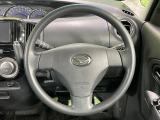 インテリアに合わせたデザインのステアリングは、運転される方のことも考え、運転しやすい形状、大きさです。是非一度、実際に触ってお確かめください。
