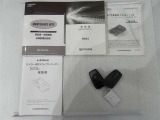 取扱説明書も付属しております。ご購入後は『トヨタの安心感』年式問わずの1年間、距離無制限のロングラン保証が総額表示に含まれてます♪