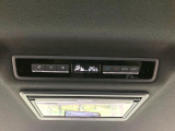 【リアオートエアコン】広い後部座席には必須の機能!風量や温度を自動で調整し前席と同様な車内環境にしてくれるリアオートエアコンを装備。夏の暑さも冬の寒さもストレスなく快適にお過ごしいただけます♪