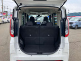 トランク(荷室)です!セカンド・サードシートを折りたたむと長い荷物も収納できます。