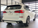 BMWのメカニックによる、100項目の納車前点検エンジン、ミッション、マフラー、電気系統やコンピュータなどを詳細に点検します。交換基準の部品があれば、純正部品を使用し整備した後にお客様にお渡しします。