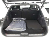広々としたラゲージスペースを備えています。大きなものや長さのある荷物もしっかりと積み込めます。