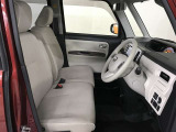 高いホールド性で運転姿勢が安定します。長距離ドライブでも疲れにくいのが魅力です。快適なドライビングライフをお送りください♪