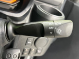 【オートライト】周りの明るさに応じて自動でヘッドライトの点灯・消灯ができる機能です!ライトの付け忘れ・消し忘れなどが無くなり、雨の日や夕方の走行も安心!トンネル通過時も便利ですね♪