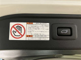 パワーバックドアは荷物の出し入れがしやすい優れもの!スイッチひとつで重たいバックドアが締まります!日用品の大量買い出しにも大活躍!